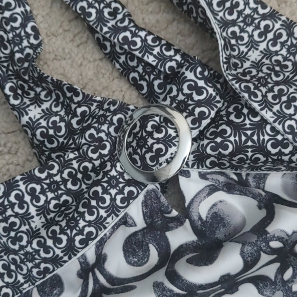 Halter top - Picture 2 of 2